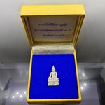 พระกริ่งไพรีพินาศ ญสส กาญจนาภิเษกครองราช ๕๐ ปี เนื้อเงินขัดเงาพ่นทราย พิมพ์ใหญ่ พิธีสวดพุทธาภิเษก วัดบวรนิเวศวิหาร พ.ศ.2538 พร้อมกล่องเดิม