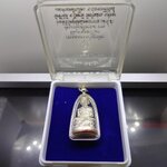 หลวงปู่ทวดพิมพ์บัวรอบ เนื้อนวะพรายเงิน ฐานทองแดง 87 พรรษา ญสส วัดบวรนิเวศวิหาร 2543 พร้อมตลับเดิม