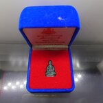 พระแก้วมรกต เนื้อหยกแท้ ขนาดสูง 1.7 เซน รุ่นเทอดพระเกียรติ พุทธาภิเษก ณ วัดพระศรีรัตนศาสดาราม พ.ศ.2540 พร้อมกล่องเดิม