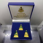 พระแก้วมรกต 3 ฤดู รุ่นเทอดพระเกียรติ เนื้อโลหะเคลือบเขียว เครื่องทรงชุบทอง มหาพุทธาภิเษก ณ วัดพระศรีรัตนศาสดาราม ปี2540 พร้อมกล่องเดิม หายาก นิยม