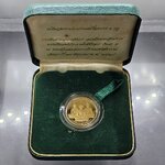 พระแก้วมรกตเครื่องทรง 3 ฤดู พระจอมเกล้าพระนครเหนือ เนื้อเงินขัดเงา ขนาด 2.5 ซ.ม .2538 พร้อมกล่องเดิม สภาพสวย