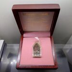 พระนิรันตรายสองกษัตริย์ มหาพุทธานุภาพแห่งแผ่นดิน เนื้อ นวะ ขนาดสูง 3.2 เซน ปี2552 พร้อมกล่องเดิม