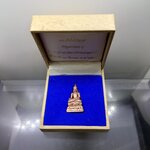 พระกริ่งไพรีพินาศ พระจอมเกล้า พระนครเหนือ สร้าง เนื้อนวโลหะ ขนาดสูง 3.2 ซ.ม. พิธีพุทธาภิเษก ณ อุโบสถวัดพระศรีรัตนศาสดาราม ปี2538 กล่องเดิม