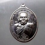 เหรียญหลวงพ่อพัฒน์ รุ่นราชรถมาเกย เนื้อทองแดงรมดำ พร้อมตลับ