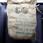 เหรียญยกถุง (100 เหรียญ) เหรียญ 1 บาท ที่ระลึกสมเด็จพระบรมโอรสาธิราชฯ ทรงสำเร็จวิชาเสนาธิการทหารบก ปี2521 ไม่ผ่านใช้