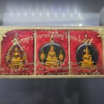 พระแก้วมรกต(ชุด 3 ฤดู) หลัง รัชกาลที่1 ที่ระลึกสมโภชกรุง 200 ปี พิมพ์ใหญ่ เนื้อกาหลั่ยทองลงยา 2525 พร้อมกล่องเดิม