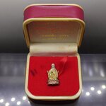 เจ้าพ่อเสือ รุ่น รักษ์แผ่นดิน ยศ.ทบ.ครบ ๑๐๙ ปี เนื้อเงินสามกษัตริย์ พิมพ์เล็ก ปลุกเสก ณ วัดจักรรดิราชาวาส (วัดสามปลื้ม) ปี2544 พร้อมกล่องเดิม