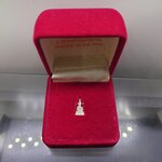 พระแก้วมรกต ทรงฤดูร้อน รุ่นเทอดพระเกียรติ เนื้อเงิน พิมพ์จิ๋ว สูง 1.1 ซ.ม.มหาพุทธาภิเษก ณ วัดพระศรีรัตนศาสดาราม (วัดพระแก้ว) ปี2540 พร้อมตลับเดิม