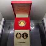 พระสังกัจจายน์ หลัง พระมหาโพธิสัตว์กวนอิม เนื้อทองแดง ขัดเงา พ่นทราย ขนาด 2.8 ซ.ม. วัดโพธิ์แมนคุณาราม ปี2540 พร้อมใบรับรอง กล่องเดิม