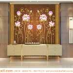 สั่งทำวอลเปเปอร์ติดผนัง ลายดอกบัวหลวงพื้นสีน้ำตาล ประดับโถงรับแขกโรงแรม สร้างบรรยากาศแสนอบอุ่น