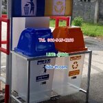 แท่นวางถังขยะ / ที่วางถังขยะ 60 ลิตร ขนาด 2 ช่อง มีแผงป้ายด้านหลัง