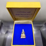 พระกริ่งไพรีพินาศ ญสส กาญจนาภิเษกครองราช ๕๐ ปี เนื้อเงินสามกษัตริย์ พิมพ์ใหญ่ พิธีสวดพุทธาภิเษก วัดบวรนิเวศวิหาร พ.ศ.2538 พร้อมกล่องเดิม