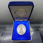 พระพุทธมหามณีรัตนปฏิมากร หลังรัชกาลที่1 เนื้อเงิน รุ่นเทิดพระเกียรติ พระบรมราชจักรีวงศ์ พิธีพุทธาภิเษก วัดพระศรีรัตนศาสดาราม ปี2540 พร้อมกล่องเดิม