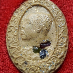 พระผงเสด็จพ่อ รัชกาลที่ 5 ฝังพลอยแท้ วัดนิคมคณาราม ประจวบคีรีขันธ์ ปี 2541 กล่องเดิม