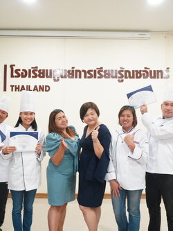 Congratulation! นักเรียนคลาสอาหารไทยมืออาชีพ 90 ชั่วโมง รุ่นที่ 8
