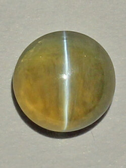 **ขายแล้ว**คริสโซเบริลตาแมวหรือไพฑูรย์ (Cat's eye Chrysoberyl) 1.16 กะรัต เนื้อเนียน จากศรีลังกา