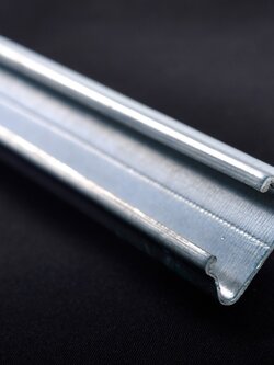 รางวายล็อค 2 เมตร พร้อมสปริง 1 เส้น (ขายขั้นต่ำ 12 ชุด)