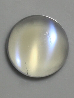 มูนสโตนหรือมุกดาหารเหลือบฟ้า (Blue sheen Moonstone) 3.19 กะรัต เหลือบฟ้าชัด รูปกลม