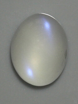 มูนสโตนหรือมุกดาหารเหลือบฟ้า (Blue sheen Moonstone) 2.66 กะรัต เหลือบฟ้าชัด รูปไข่