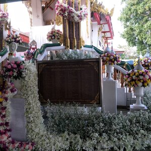 ความหมายของดอกไม้ในการจัดงานศพ