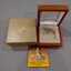 กล่องไม้ฝาใส ตรงรุ่นสำหรับใส่เหรียญทองคำถวายพระเพลิง ร9 พร้อมใบเซอร์ (หรือใส่เหรียญขนาดตลับวงนอก 4.5 เซน) ผ่านใช้ สภาพสวย 95 %